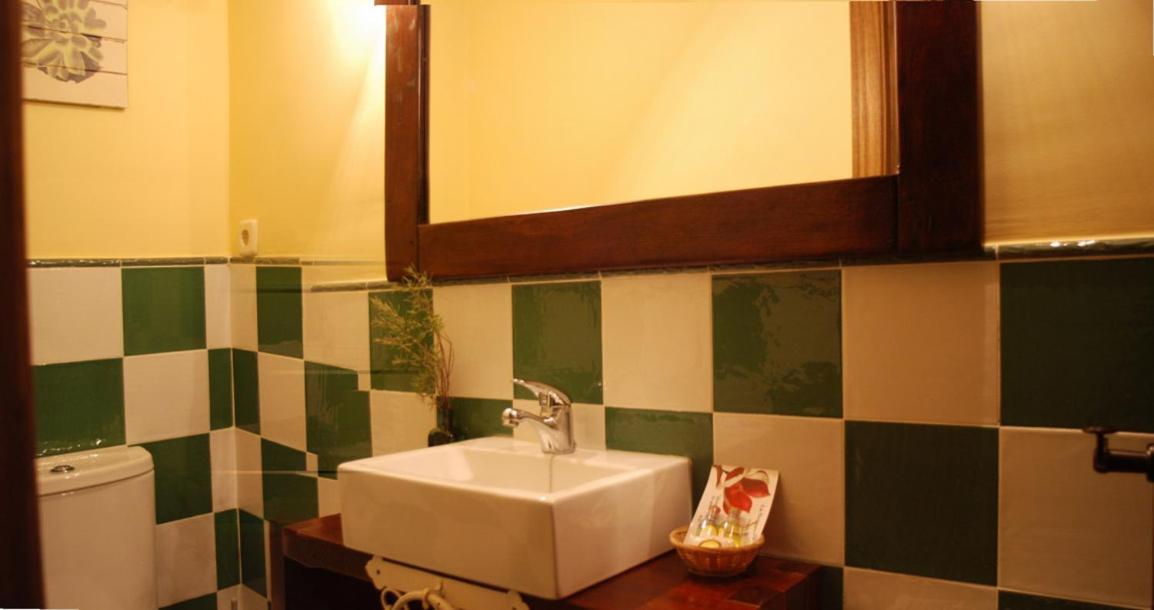 Hostal La Noguera de Socasa Romancos Exterior foto