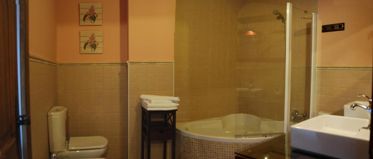 Hostal La Noguera de Socasa Romancos Exterior foto